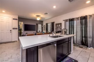 Photo #3: 2691422 Listing