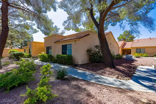 MLS: 2691467 Condo For Sale