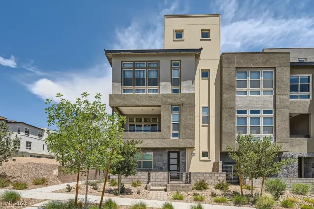 MLS: 2691484 Condo For Sale