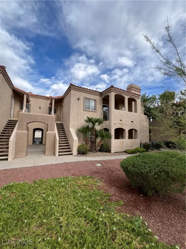 MLS: 2691493 Condo For Sale