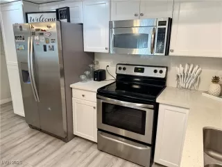 Photo #6: 2691550 Listing