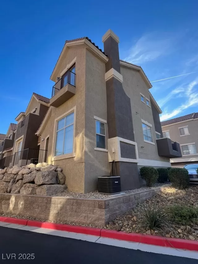 MLS: 2691561 Condo For Sale