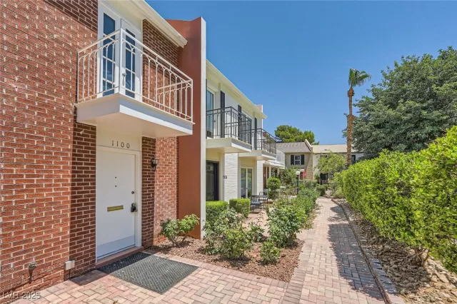 MLS: 2691678 Condo For Sale