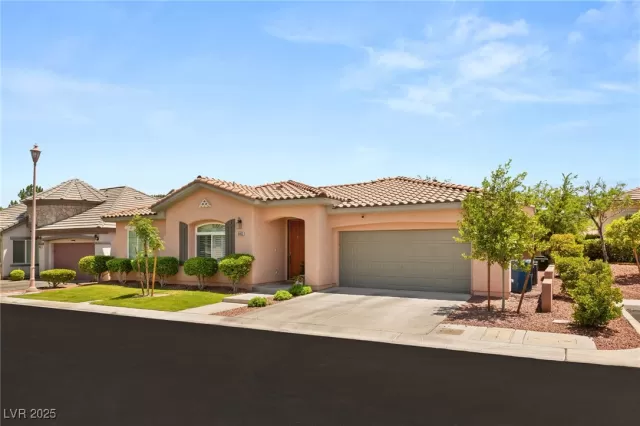 MLS: 2691835 Condo For Sale