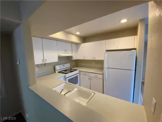 Photo #3: 2691859 Listing 