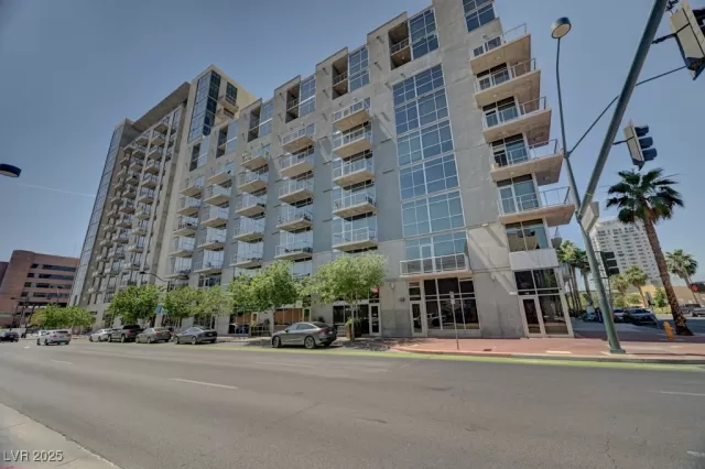 MLS: 2691918 Condo For Sale