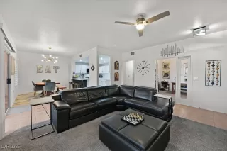 Photo #5: 2691957 Listing