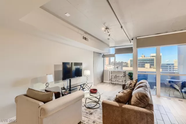 MLS: 2692104 Condo For Sale