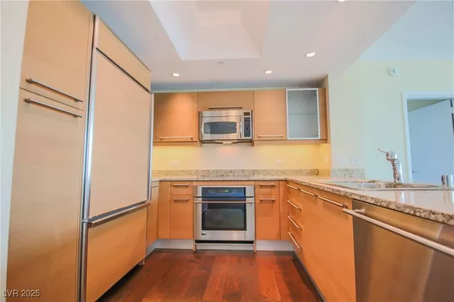 MLS: 2692129 Condo For Sale