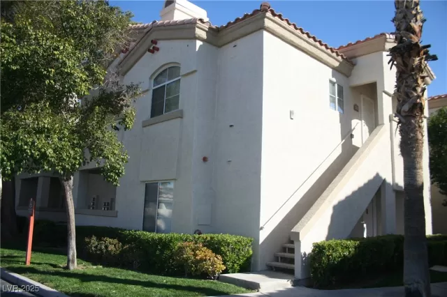 MLS: 2692196 Condo For Sale