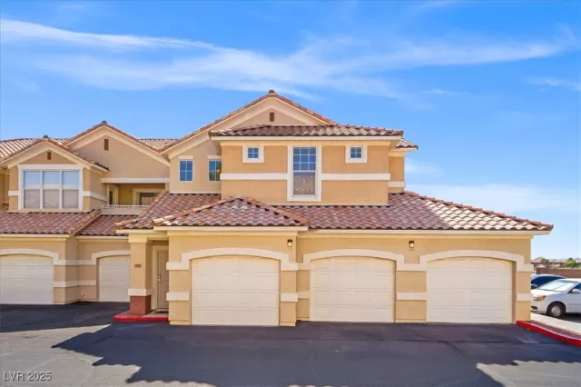 MLS: 2692199 Condo For Sale