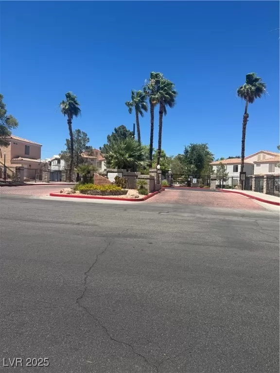 MLS: 2692224 Condo For Sale