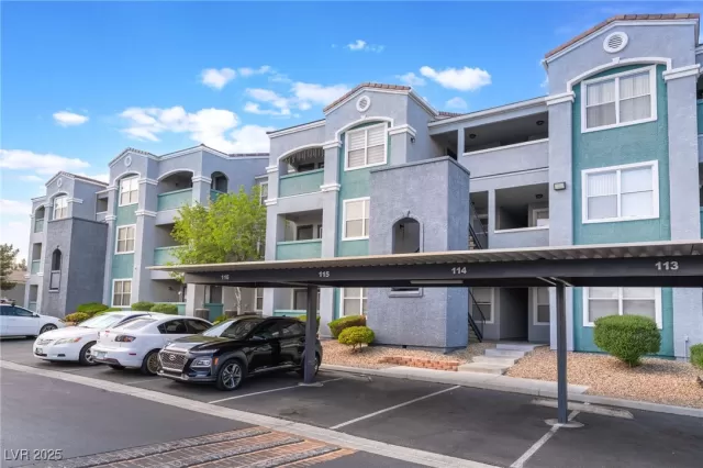 MLS: 2692292 Condo For Sale