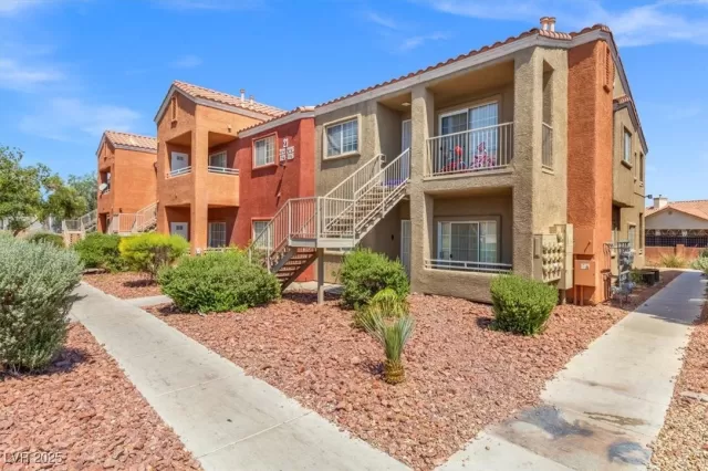 MLS: 2692303 Condo For Sale