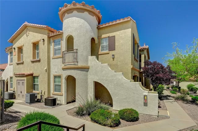 MLS: 2692306 Condo For Sale