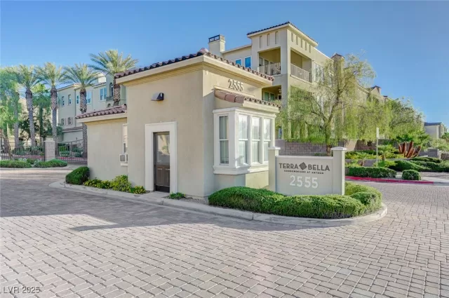 MLS: 2692372 Condo For Sale