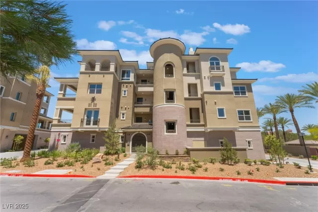 MLS: 2692493 Condo For Sale