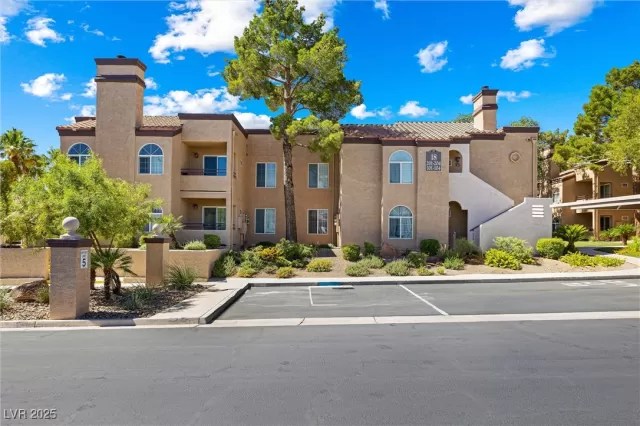 MLS: 2692507 Condo For Sale