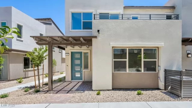 MLS: 2692510 Condo For Sale