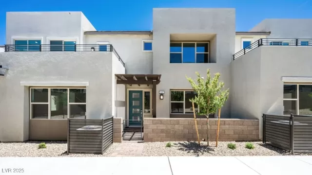 MLS: 2692533 Condo For Sale