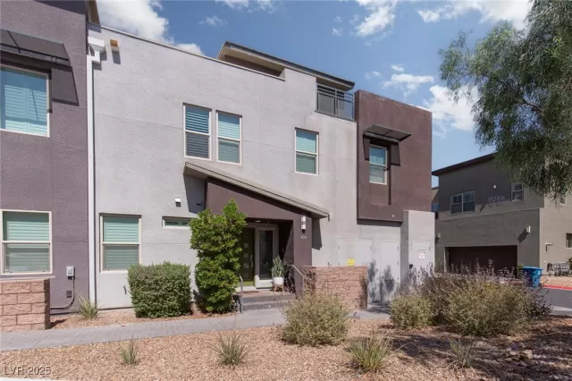 MLS: 2692590 Condo For Sale
