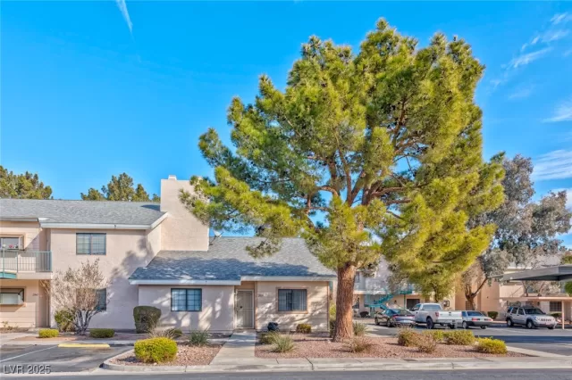 MLS: 2692615 Condo For Sale