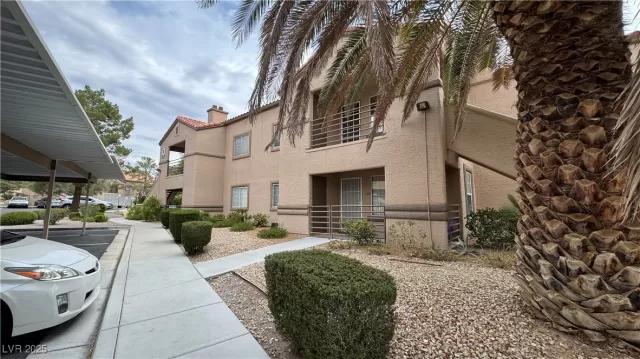 MLS: 2692652 Condo For Sale