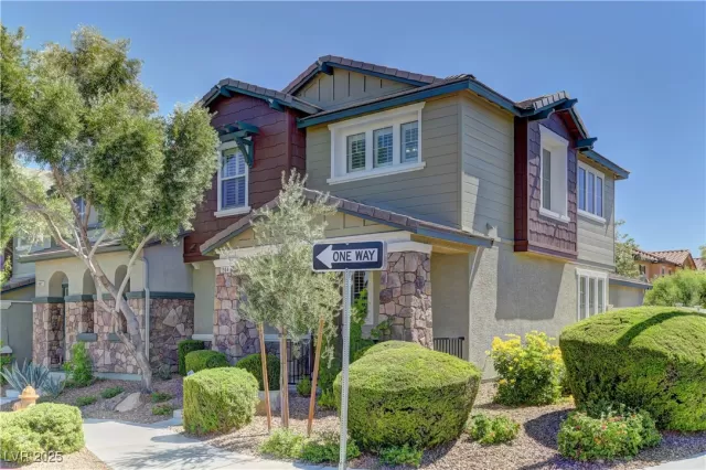 MLS: 2692661 Condo For Sale