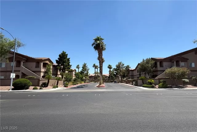 MLS: 2692688 Condo For Sale