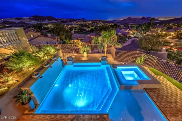 MLS: 2692709 Condo For Sale