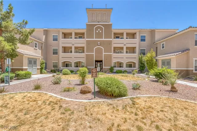 MLS: 2692722 Condo For Sale