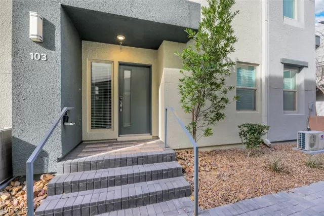 MLS: 2692744 Condo For Sale