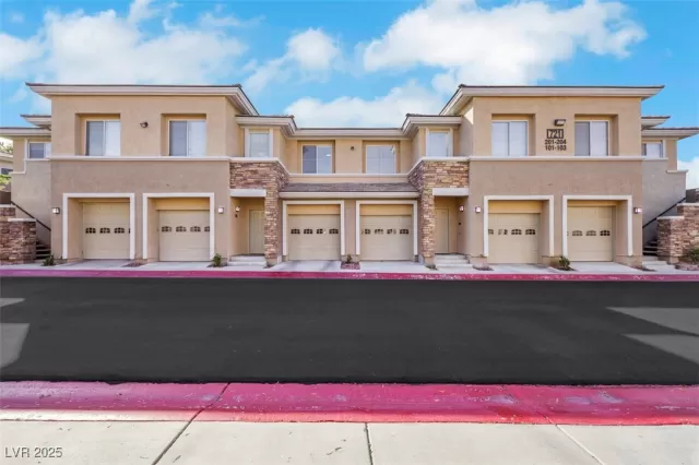 MLS: 2692748 Condo For Sale