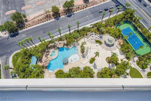 MLS: 2692749 Condo For Sale