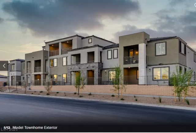 MLS: 2692752 Condo For Sale