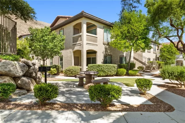 MLS: 2692802 Condo For Sale