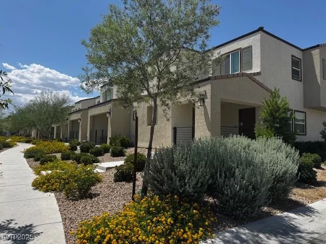 MLS: 2692854 Condo For Sale