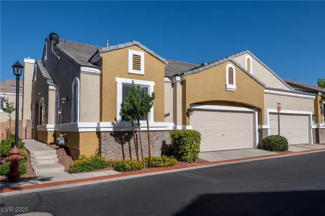 MLS: 2692894 Condo For Sale