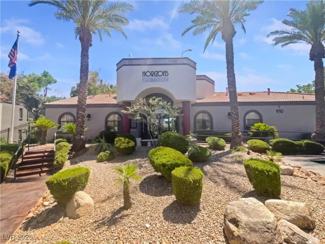 MLS: 2692900 Condo For Sale