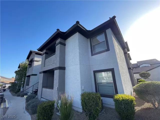 MLS: 2692908 Condo For Sale