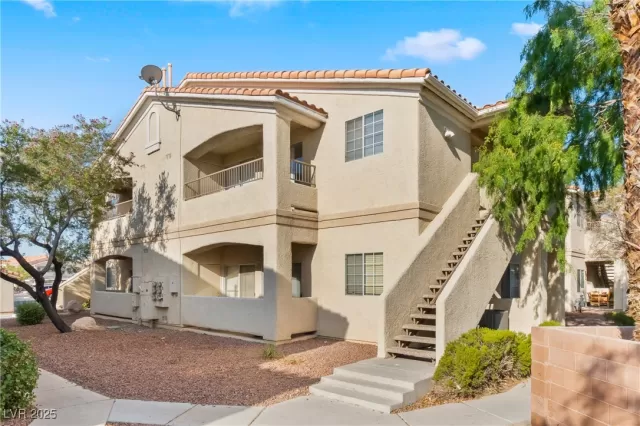 MLS: 2692914 Condo For Sale