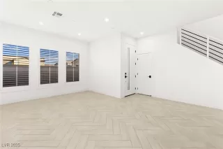 Photo #2: 2692918 Listing