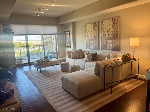 MLS: 2692983 Condo For Sale