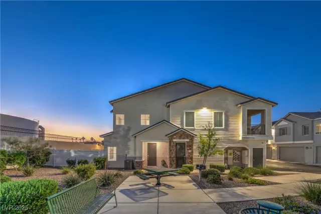 MLS: 2692991 Condo For Sale