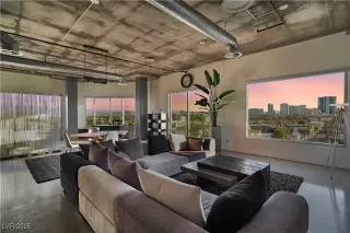 Photo #2: 2692997 Listing