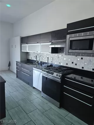 Photo #2: 2693011 Listing 