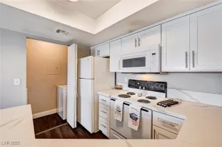 Photo #5: 2693035 Listing