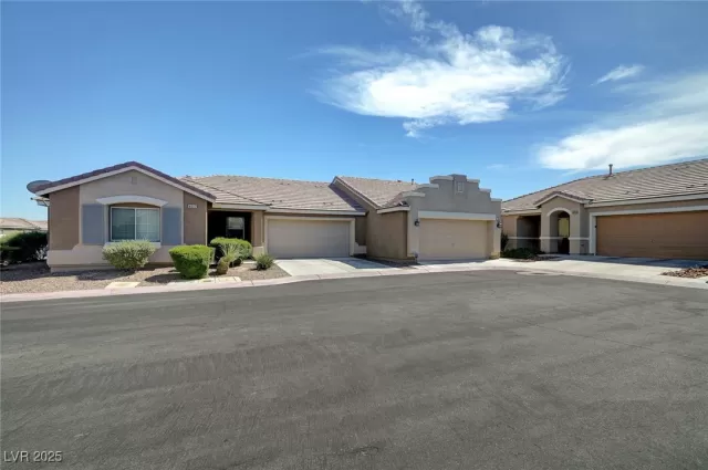 MLS: 2693039 Condo For Sale