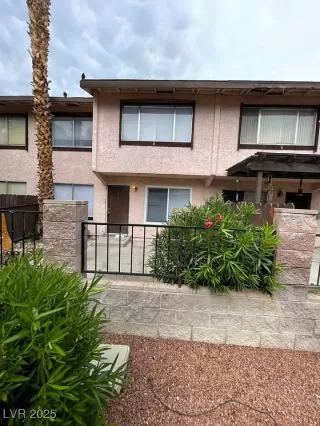 More Details about MLS # 2693079 : 4363 SPENCER STREET 8