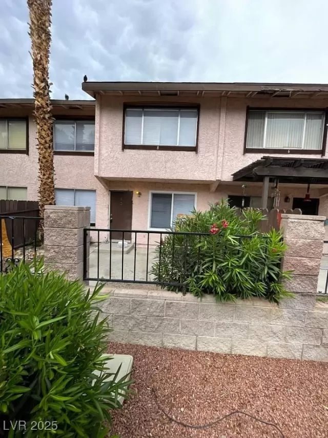 MLS: 2693079 Condo For Sale